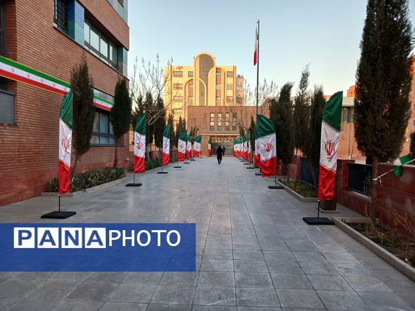 نواخته شدن زنگ انقلاب اسلامی توسط استاندار اصفهان