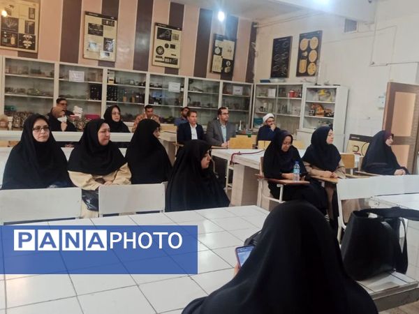 بازدید از پژوهش سرا و آزمایشگاه مرکزی رازی ناحیه ۲ در هفته مشاغل 