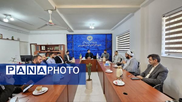 جلسه هماندیشی رئیس سازمان دانشآموزی استان با مدیران مدرسه