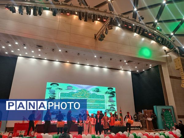 همایش گرامیداشت هفته بسیج در مجتمع آیه ها در سالن انقلاب مشهد مقدس