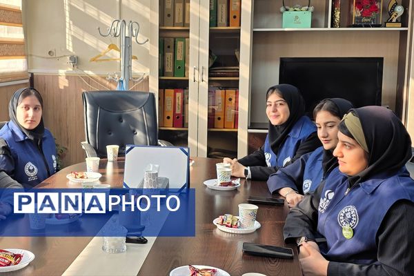 تقدیر از دانش آموز خبرنگاران فعال پانا بهارستان دو