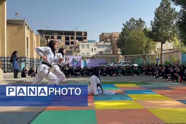از حرکات رزمی دانش‌آموزان تا طناب‌کشی معلمان، المپیاد ورزشی مدرسه حکمت بهارستان‌دو