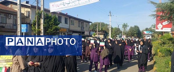 13 آبان متحد و استوار در مقابل استکبار