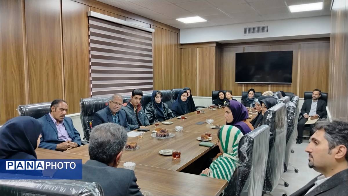 ملایر، شهر جهانی انگور و مبل و منبت ایران زمین