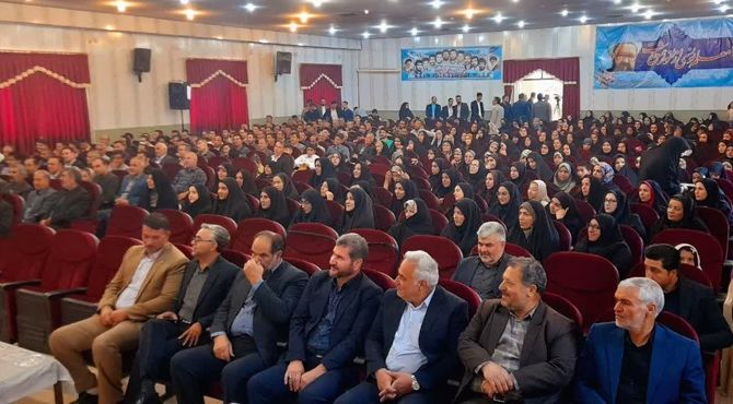 مراسم بزرگداشت مقام معلم در کمیجان برگزار شد