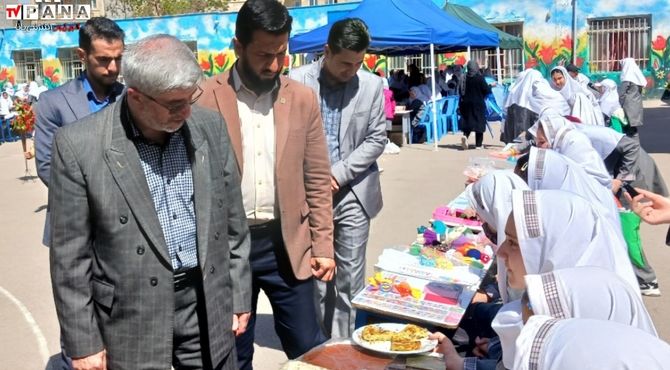 برگزاری بازارچه دانش‌آموزی در مدرسه دخترانه شاهد شهید پاسبانی اردبیل