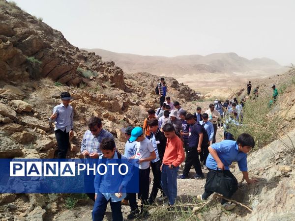 برگزاری اردوی علمی-تفریحی فسیل شناسی دبیرستان نمونه دولتی دانش 