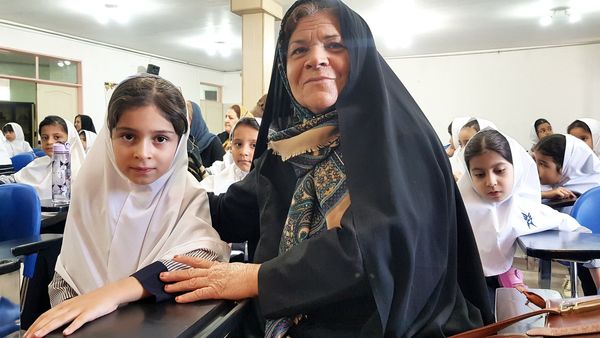 بزرگداشت هفته ملی سالمند در دبستان دخترانه سماء شیروان 