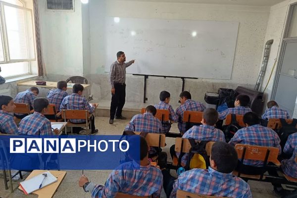   مشاوره و اهدای جوایز به برندگان مسابقه مشاوره