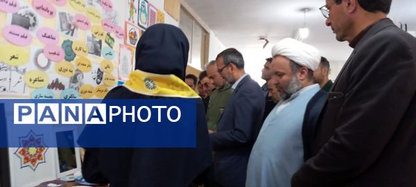 نمایشگاه ماها در دبیرستان فرزانگان