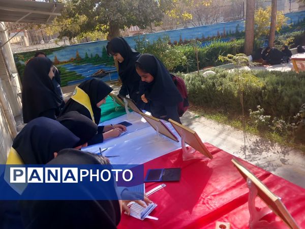 انتخابات شورای دانش آموزی در دبیرستان دخترانه فرهیختگان 