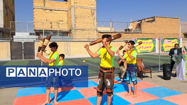 افزایش شور و نشاط دانش‌آموزان با افتتاح زمین چمن جدید دبستان امید و نوید فارسان