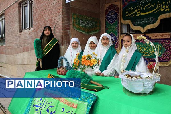 برگزاری مراسم باشکوه دهه کرامت در دبستان شهید بهاری پرند با حضور خادمین حرم رضوی