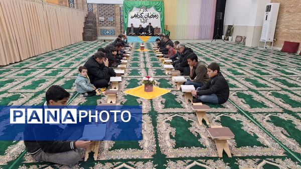 جز خوانی قرآن کریم در ماه مبارک رمضان در مسجد خاتم النبیین