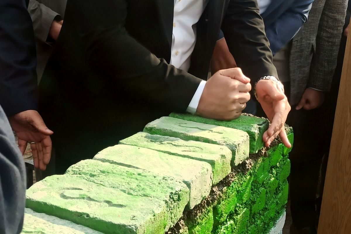 خشتِ بنای مدرسه ۱۸ کلاسه در شهرری گذاشته شد