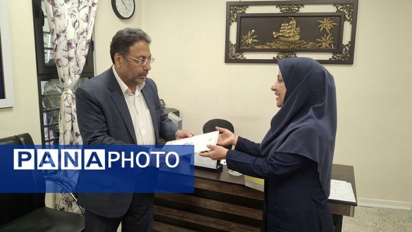 مدیر آموزش‌وپرورش منطقه ۱۴ تهران از کارکنان مدرسه اتیسم راد تقدیر کرد