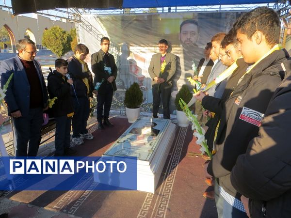 حضور پیشتازان در مزار شهدا با شمیم قرآن و عترت