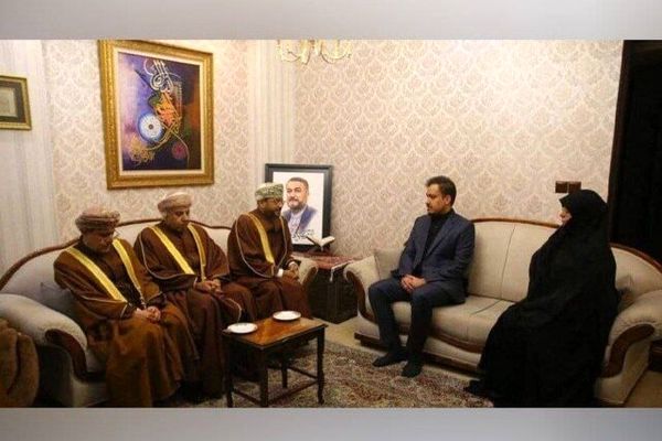 دیدار وزیر خارجه عمان با خانواده شهیدامیرعبداللهیان