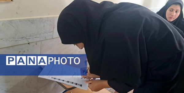 رقابت دانش‌آموزان میانکوه در امتحانات نوبت دوم