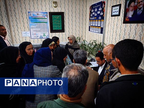 تحویل کارنامه هشدار دانش آموزان به اولیا دبیرستان میثاق