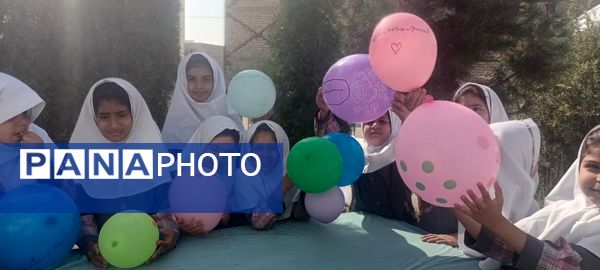 برگزاری ایستگاه نقاش شو و ایستگاه آرزوها در دبستان شهید عامل هوشمند زارچ