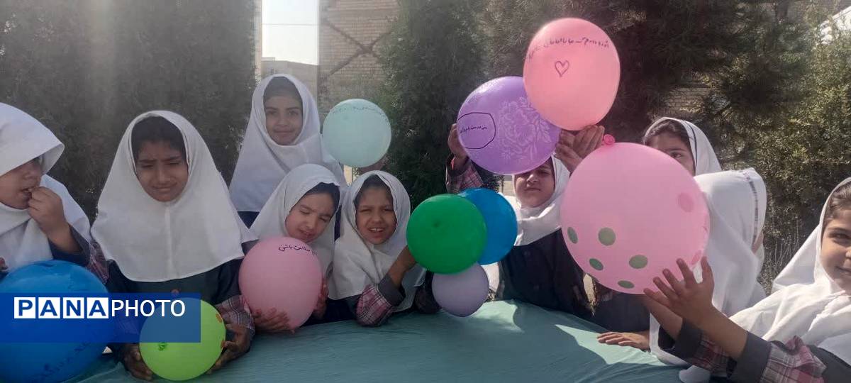 برگزاری ایستگاه نقاش شو و ایستگاه آرزوها در دبستان شهید عامل هوشمند زارچ