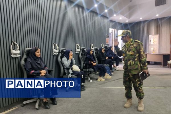 اردوی آمادگی و دفاعی دانش‌آموزان پایه نهم مدرسه فرشتگان در موزه دفاع مقدس