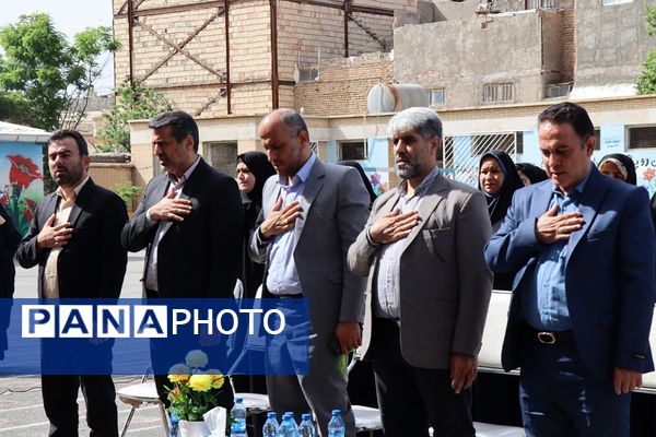 آیین گرامیداشت مقام معلم و به صدا درآوردن زنگ سپاس معلم در مدرسه شهید مرادی و شهید کلانتری پاکدشت