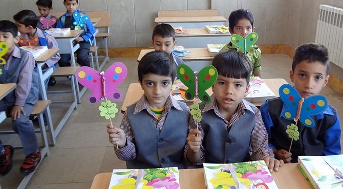 از اینکه به مدرسه می‌روم حس و حال خوبی دارم