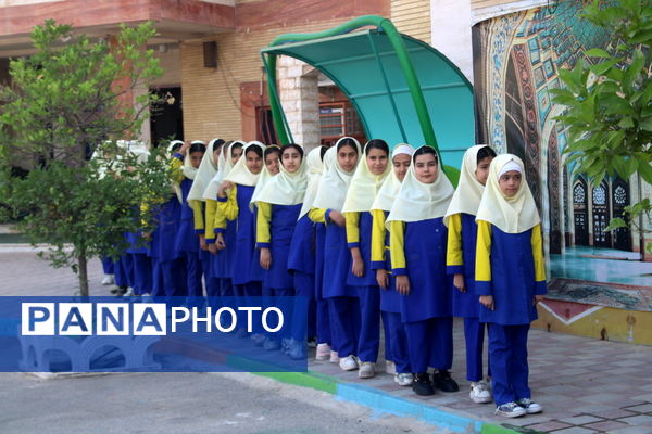آیین سپاس معلم در دبستان دخترانه شهید باهنر بوشهر