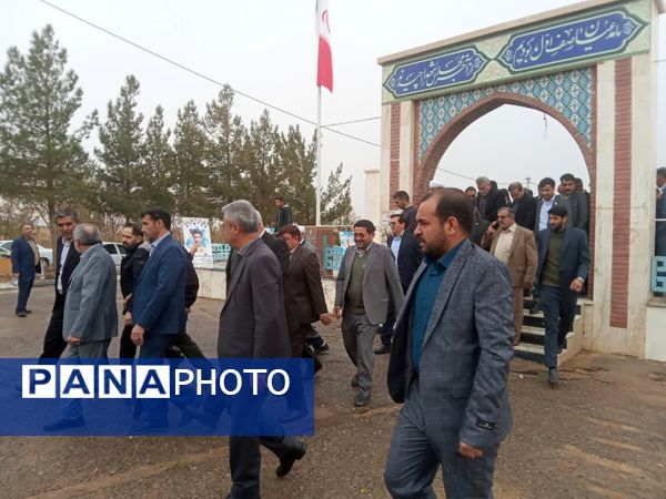 ادای احترام وزیر آموزش و پرورش به شهدای تایباد