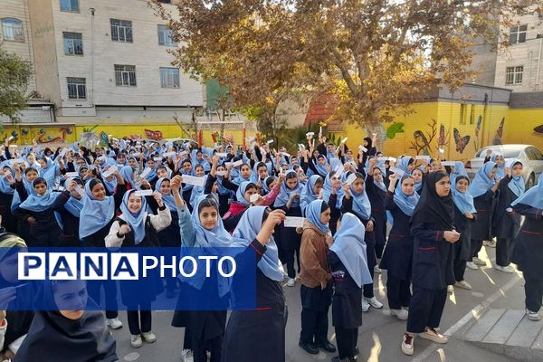 جوانه های دموکراسی در قدس؛شور وهیجان دانش آموزان قدس در انتخابات شورای دانش آموزی