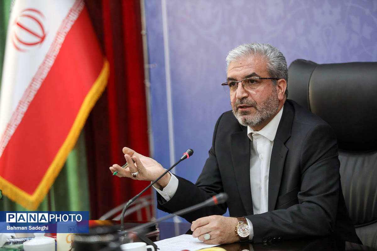 ترویج عدالت آموزشی و توسعه نهضت مدرسهسازی با کمک خبرنگاران محقق میشود/ رسانه و آموزش و پرورش دو بال پرواز جامعه به سوی تحول و پیشرفت هستند