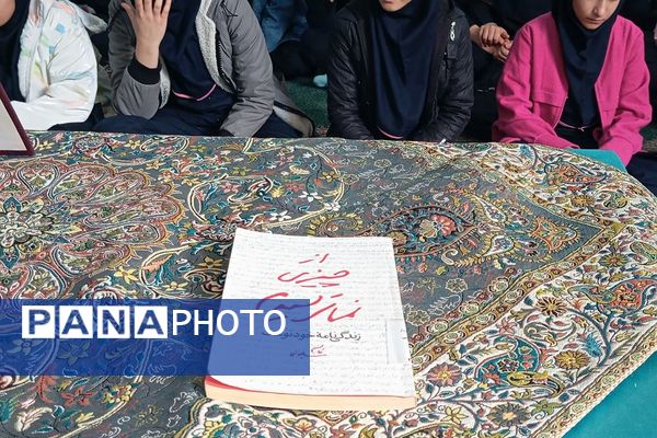 نشست کتابخوان مدرسه‌ای در دبیرستان دخترانه جوادالائمه بهارستان‌دو