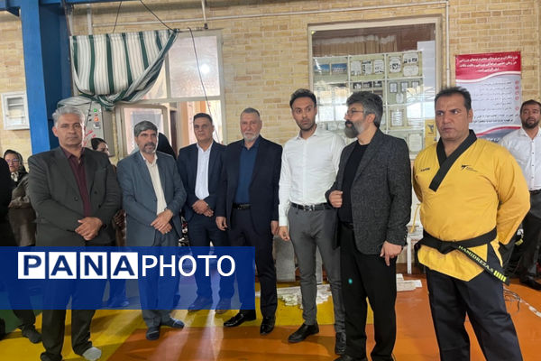 تجلیل از خیرخانه تکواندو آباده و اهدا مدال به تکواندوکاران مسابقات استانی