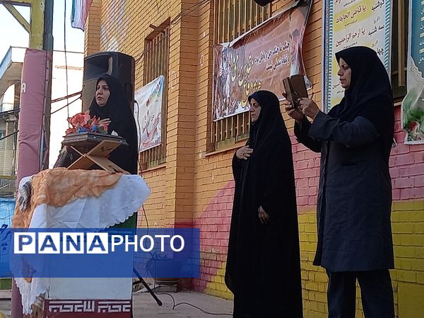 نواختن زنگ آغاز سال تحصیلی در دبیرستان سیزده آبان 