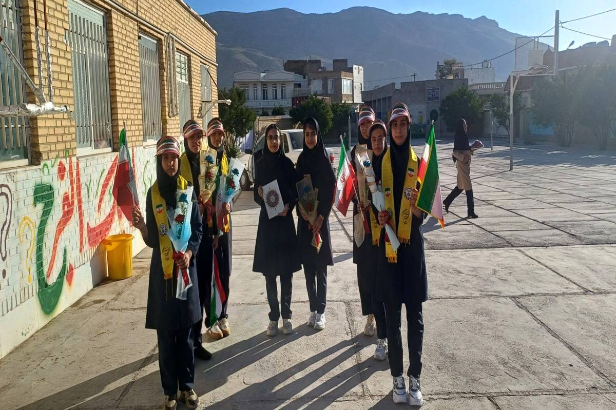 آغاز سال تحصیلی جدید با یاد شهدا و تجلیل از خانواده سردار خادمی