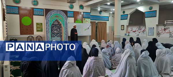 محفل نماز جماعت در دبیرستان نمونه دولتی مهشید مصلی نژاد