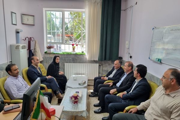 بازدید مسئولان آموزش و پرورش از مدارس سطح شهر سملقان به‌مناسبت هفته معلم