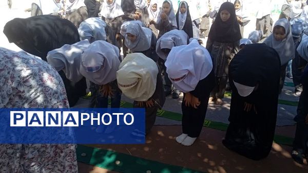 برپایی نماز جماعت  در دبستان شهید نجفی فدافن 