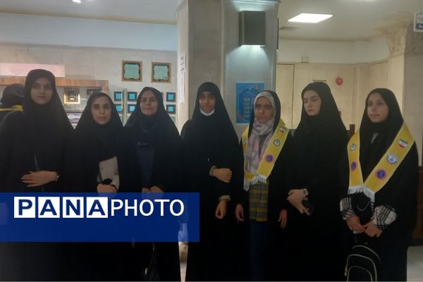 بازدید دانش آموزان پیشتاز اعزامی به مشهد از موزه حرم مطهر رضوی 