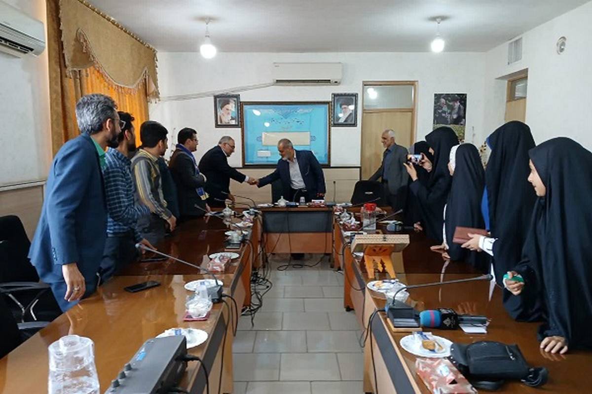نشست صمیمی خبرنگاران پانا با مدیر آموزش و پرورش ناحیه 3 قم