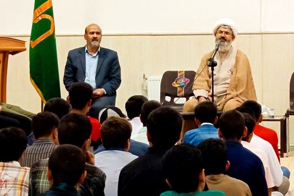 اعضای انجمن اسلامی با امام جمعه کاشمر دیدار کردند