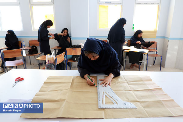 هنرستان دخترانه کار و دانش شهید مدافع حرم رضا زارعی – بندرعباس