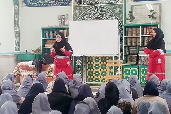 کارگاه آموزشی مقابله با زلزله در دبیرستان شهید دهقان یزد برگزار شد