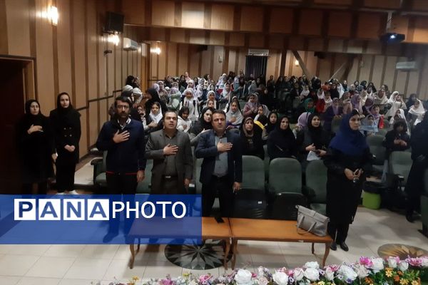 مراسم تجلیل از برگزیدگان جشنواره های فرهنگی هنری کانون‌ فرهنگی وتربیتی حضرت زینب (س) ناحیه۳ شیراز 