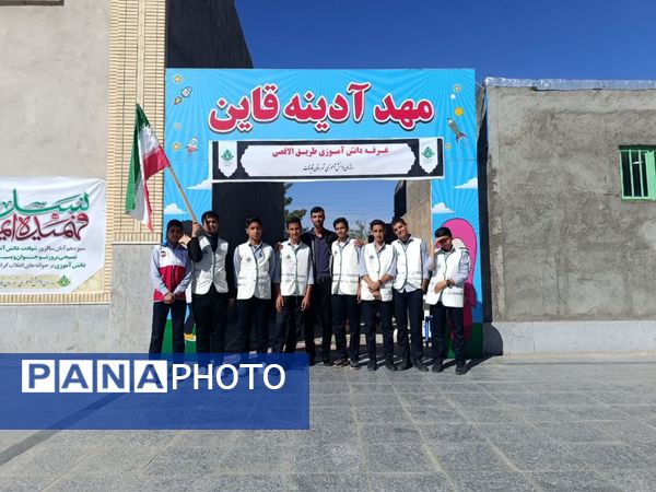 برپایی غرفه‌های سازمان دانش‌آموزی خراسان‌جنوبی در راهپیمایی 13 آبان