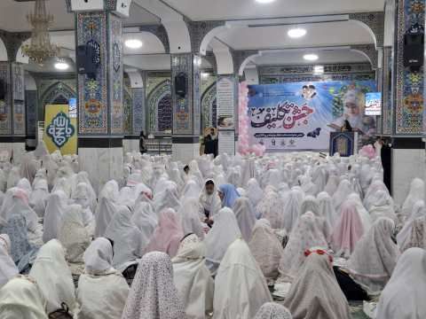 دو هزار دانش‌ آموز دختر در شوشتر آغاز عبادت و بندگی خداوند را جشن گرفتند