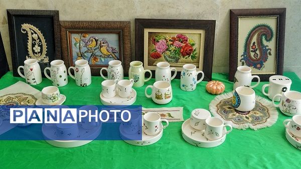 برپایی نمایشگاه آثار هنری دانش‌آموزان هنرستان حضرت خدیجه اشتهارد