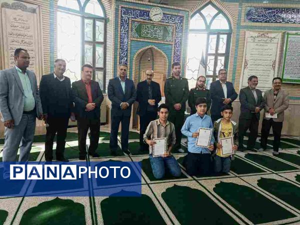  یادواره شهید و تقدیر از معلمان و دانش‌آموزان فعال در دبیرستان سما کاشمر